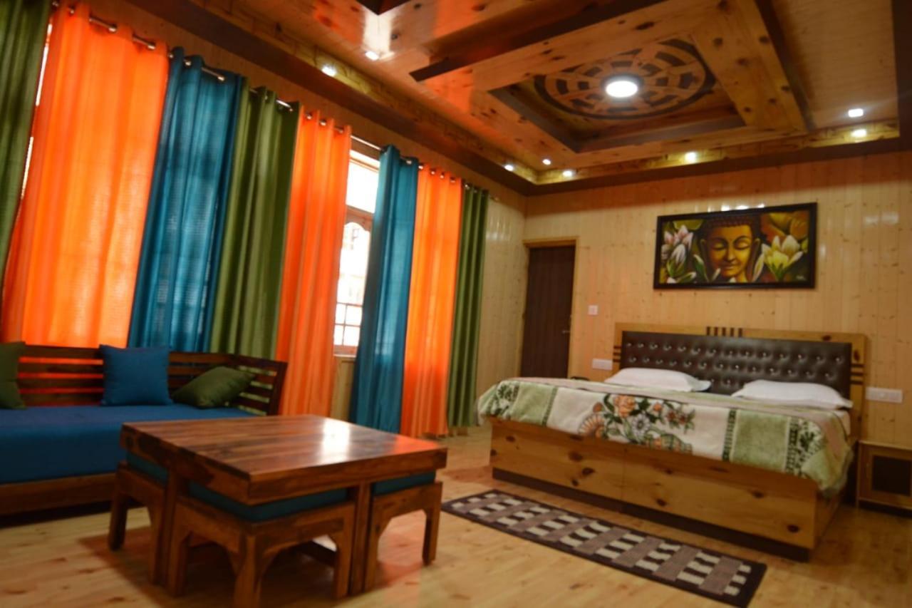 Hotel The Alpinist Cafe And Retreat Kaza Esterno foto