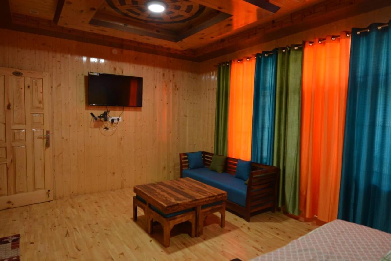 Hotel The Alpinist Cafe And Retreat Kaza Esterno foto