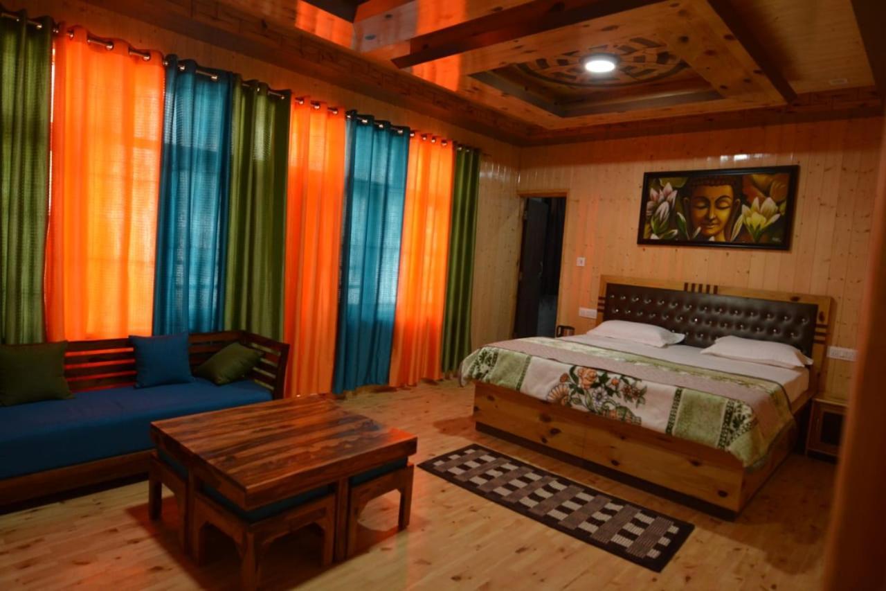 Hotel The Alpinist Cafe And Retreat Kaza Esterno foto