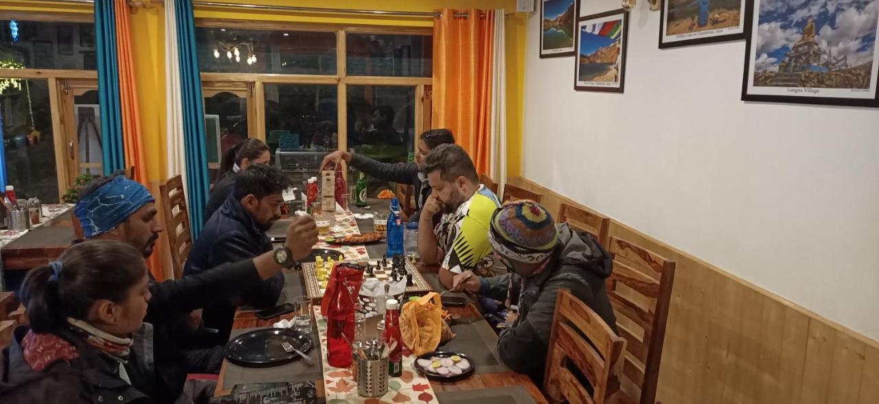 Hotel The Alpinist Cafe And Retreat Kaza Esterno foto