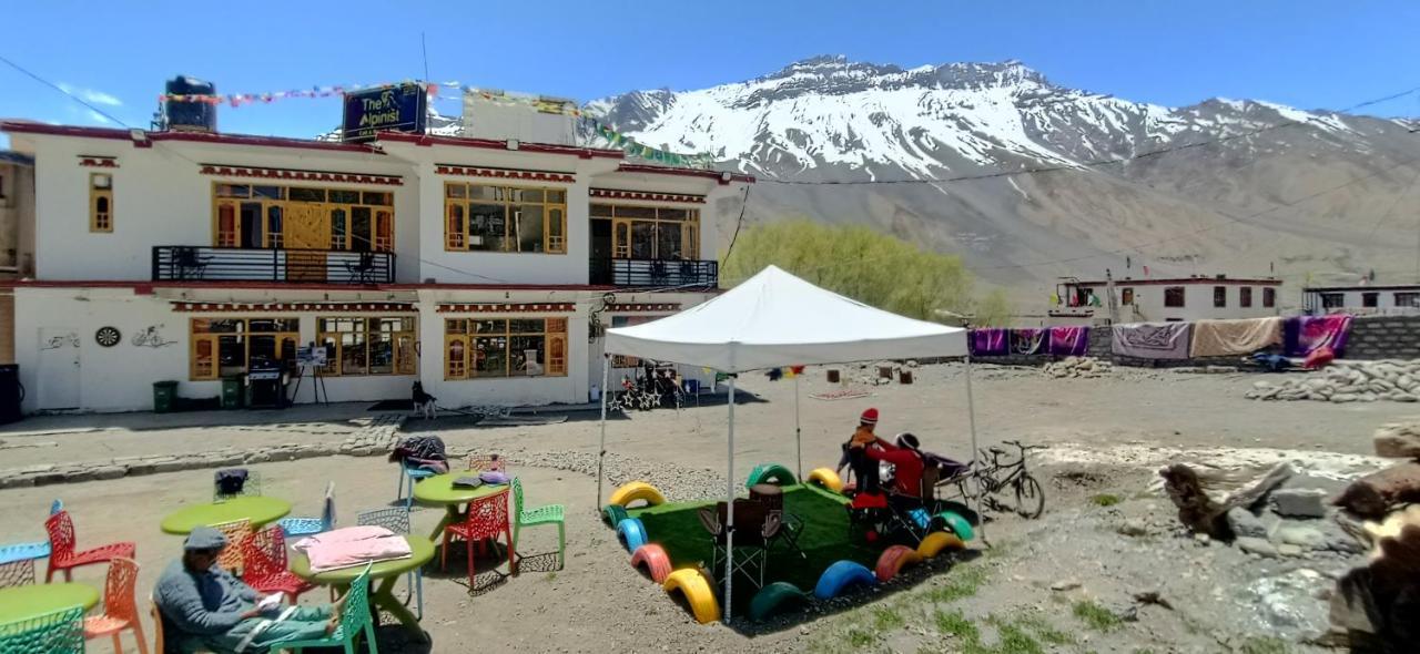 Hotel The Alpinist Cafe And Retreat Kaza Esterno foto