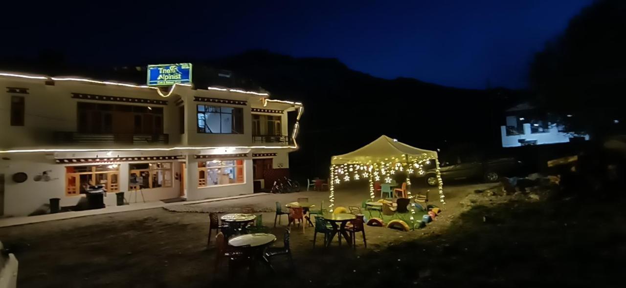 Hotel The Alpinist Cafe And Retreat Kaza Esterno foto