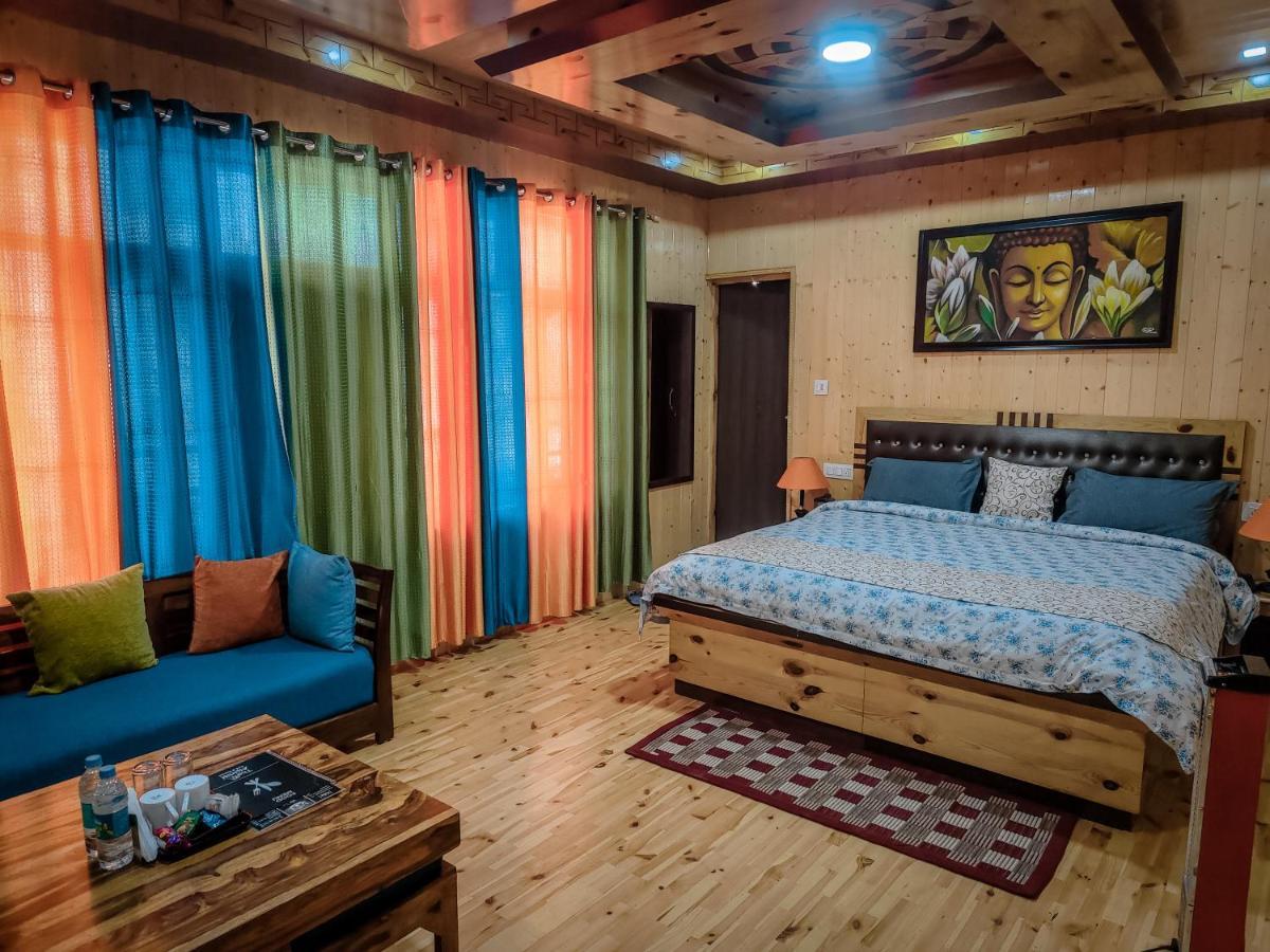 Hotel The Alpinist Cafe And Retreat Kaza Esterno foto