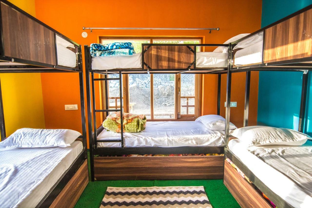 Hotel The Alpinist Cafe And Retreat Kaza Esterno foto